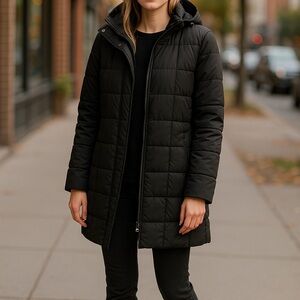 Elegant Black Hooded Puffer Jacket